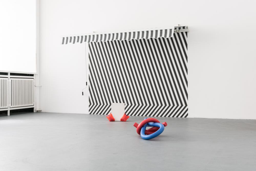 Installation View, Parfümiert mit Dynamit - Sommerschau der Studios, Sandra Havlicek, basis 2015, Foto: Frithjof Kjer