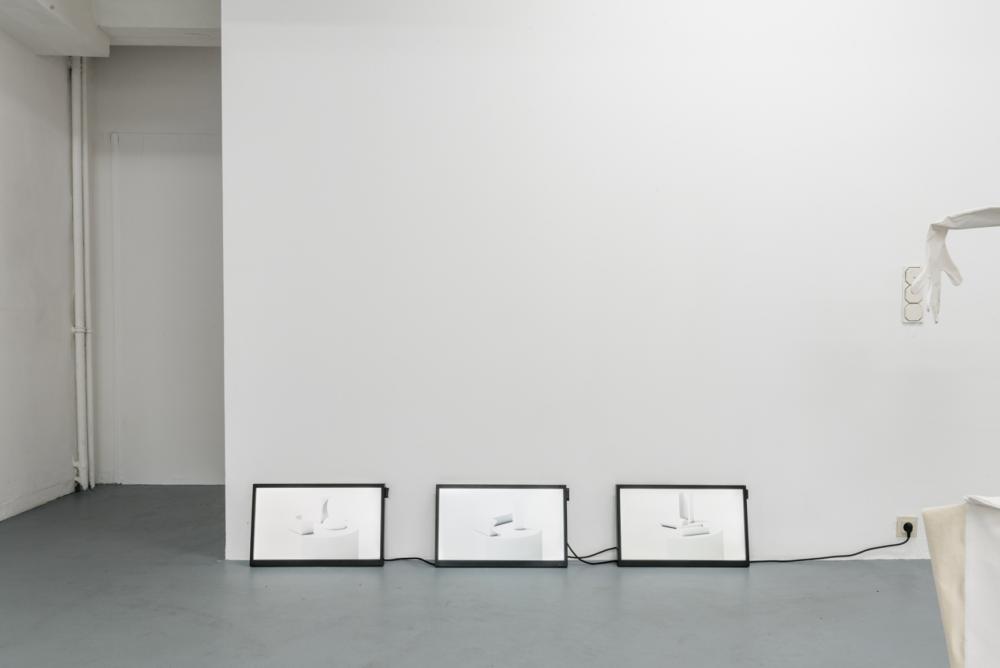 Installation View, Parfümiert mit Dynamit - Sommerschau der Studios, Timo Lenzen,basis 2015, Foto: Frithjof Kjer