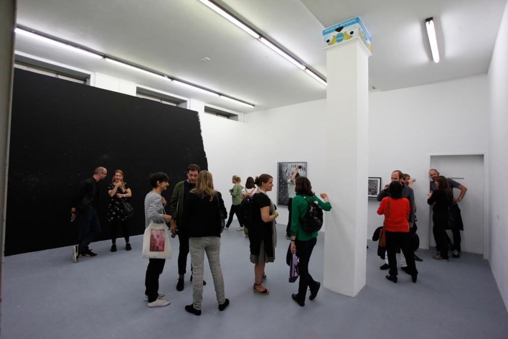 Installation view Sommerschau »Südliches Ackerland«, basis 2012, photo: Cem Yücetas