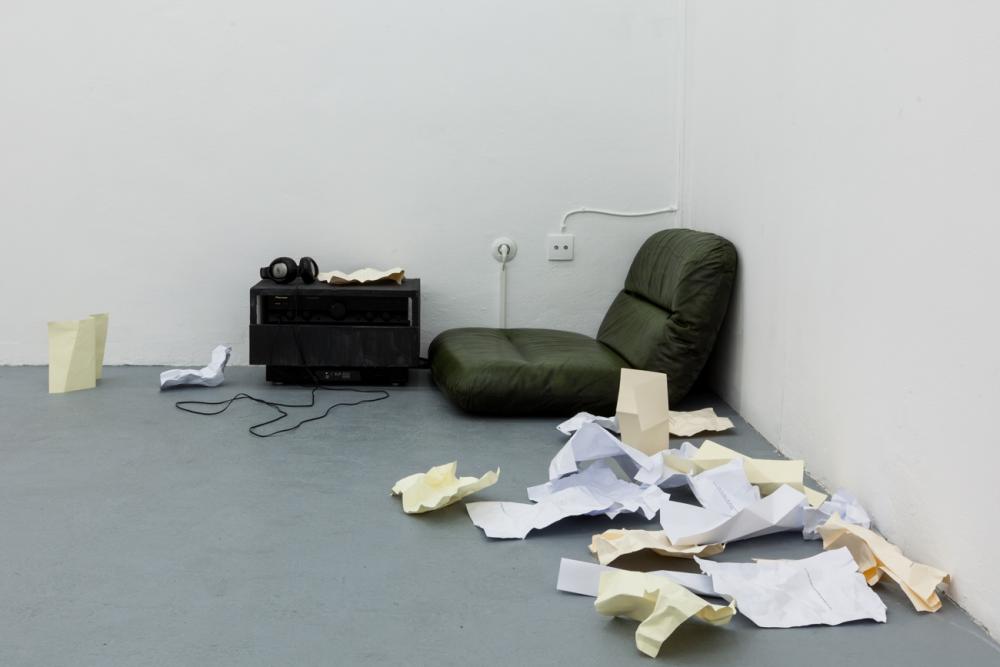 Installation View, Parfümiert mit Dynamit - Sommerschau der Studios, Olivia Hyunsin Kim, basis 2015, Foto: Frithjof Kjer