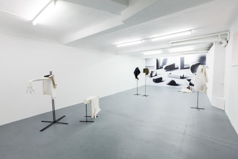 Installation View, Parfümiert mit Dynamit - Sommerschau der Studios, Sofia Duchovny und Timo Lenzen,basis 2015, Foto: Frithjof Kjer