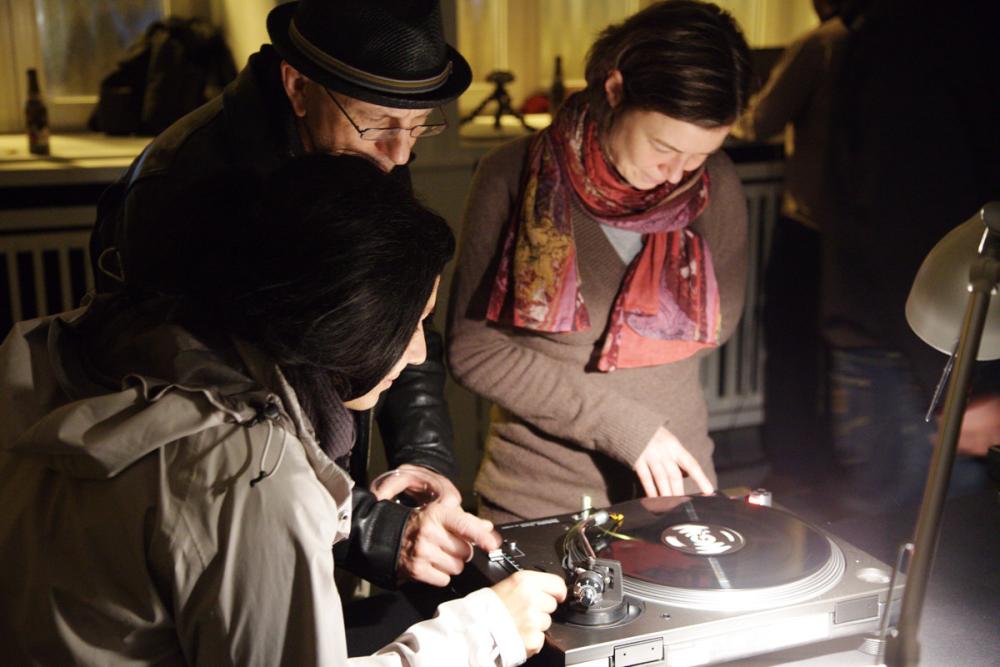 Lecture and performance Heavy Listening, basis 2013, photo: Amin Weber