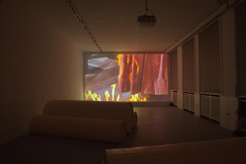 Ausstellungsansicht, on display "Sommer-Screening": Eli Cortiñas, basis 2014, Foto: Amin Weber