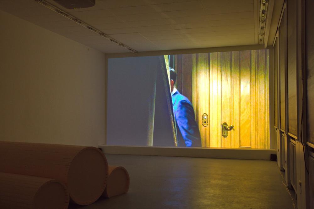 Installation View, on display "Sommer-Screening": Eli Cortiñas, basis 2014, photograph: Amin Weber