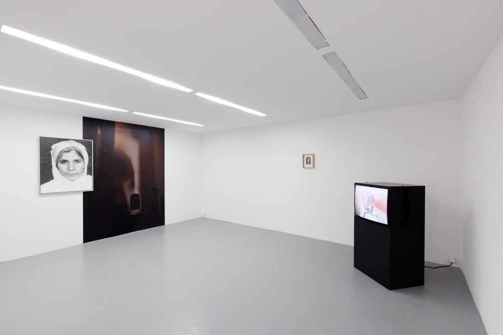 Selbstaehnlich. Cihan Cakmak & Moshtari Hilal, installation view basis e.V., Courtesy the artists, Foto Bernd Euring, © basis e.V. (Raum 6).jpg 