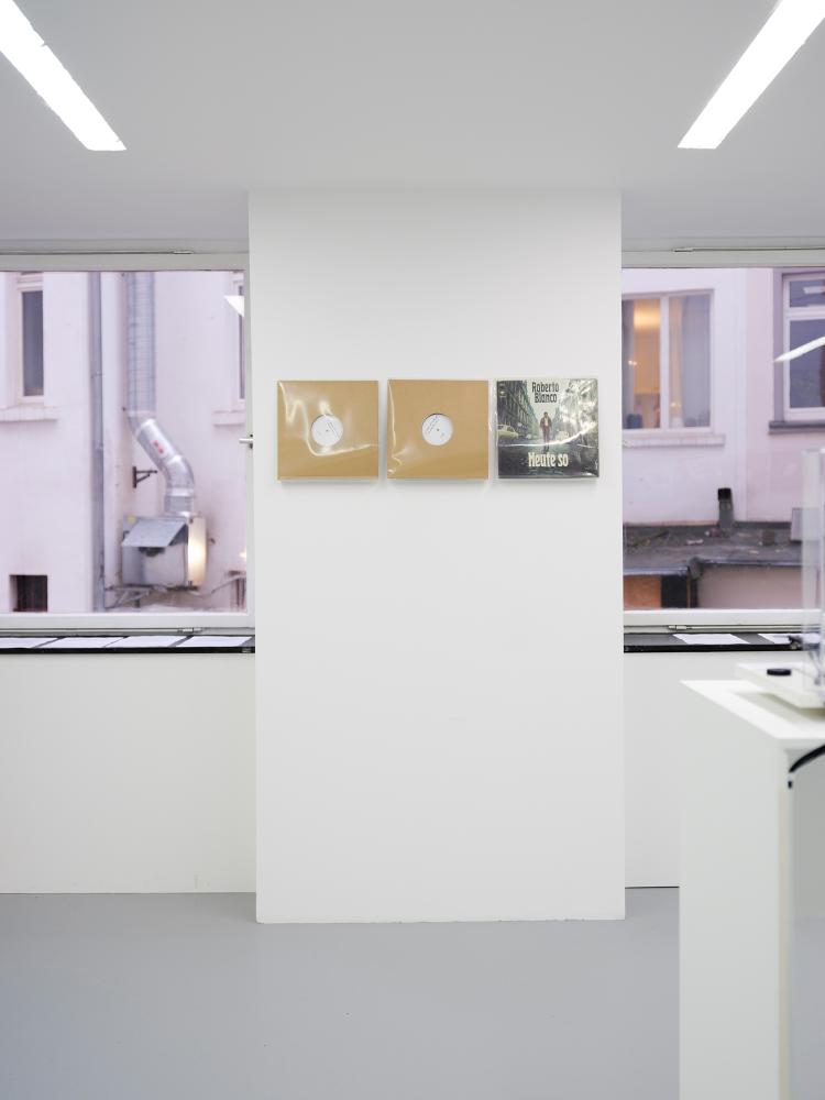 Joana Tischkau, Archiv, 2024, Records & Dubplates © basis e.V., photo: Katrin Binner