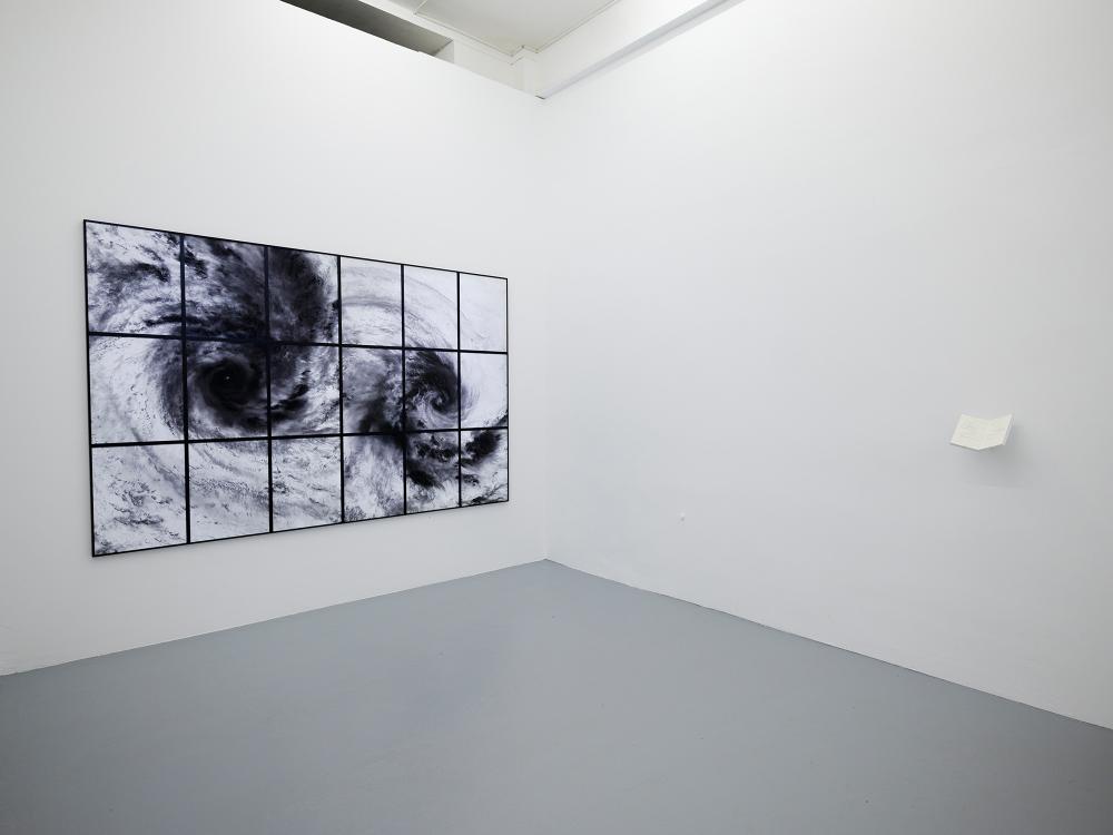 Dennis Siering, installation view, 2024 © basis e.V., photo: Katrin Binner