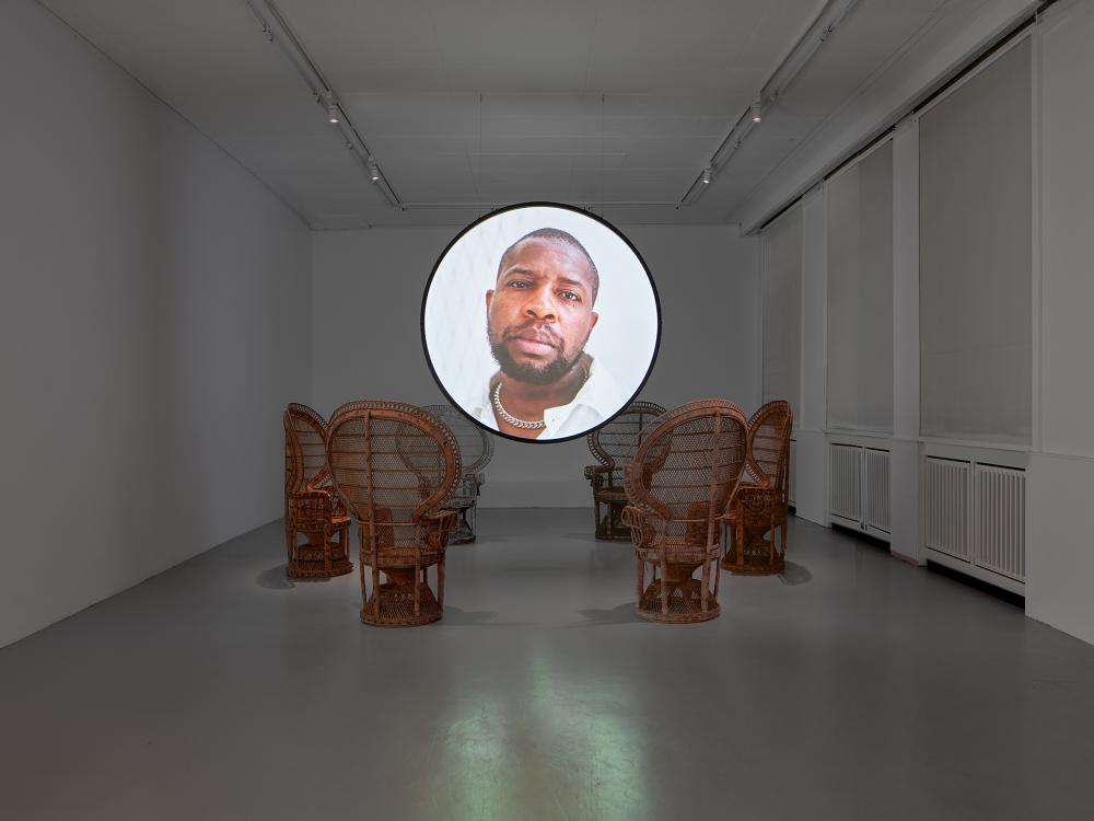 James Gregory Atkinson, Jailbird in a Peacock Chair, 2021,  video installation with sound, 3‘40“ loop, 6 peacock chairs © basis e.V., photo: Jens Gerber