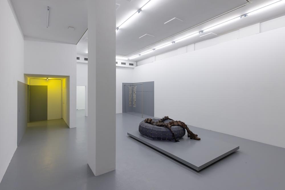 Kenny Dunkan – BIDIM BLO!, installation view, 2024 © basis e.V., photo: Bernd Euring