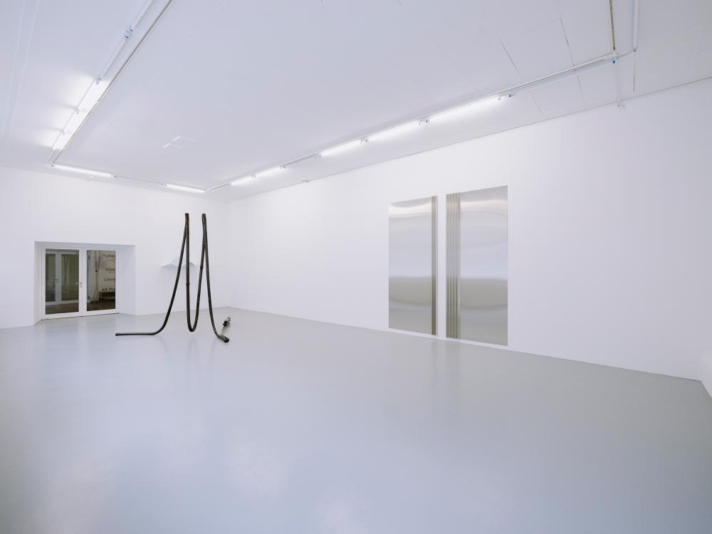 Toni Schmale - opfeblech, exhibition view, photo: Katrin Binner © basis e.V.