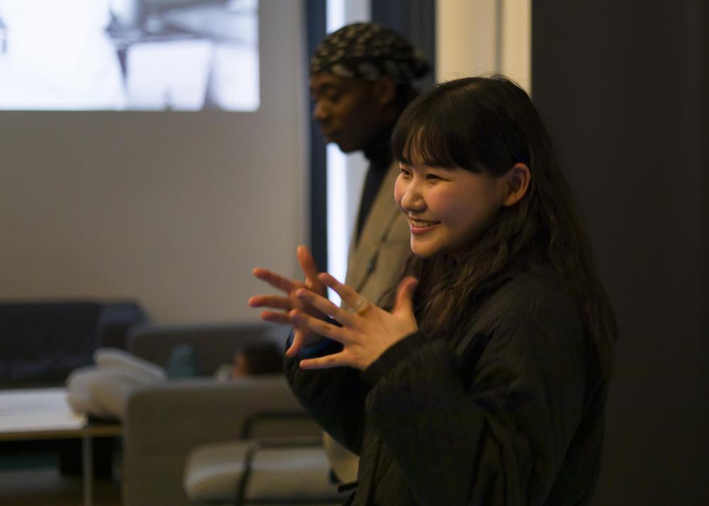 Workshop, SOMETHINGS SMELL OF, Sun Kim & Larry Bonćhaka, basis Leseraum, Foto: Ivan Murzin