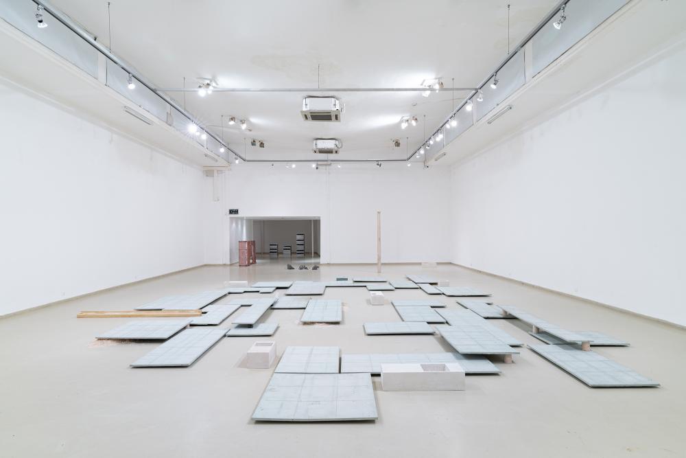 Netai Halup, The Living Room, installation view, Beit Uri and Rami Nehoshtan Museum 2023, photo: Daniel Hanoch